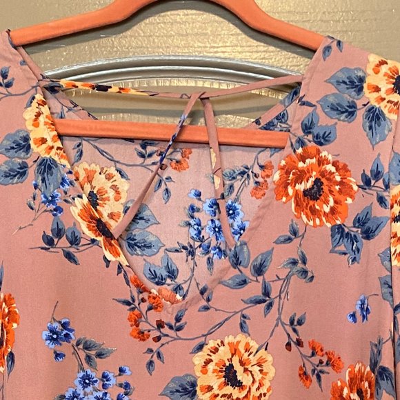 SOLD - Floral Print Pink Top + Back Details Flared Sleeve - Picture 4 of 4